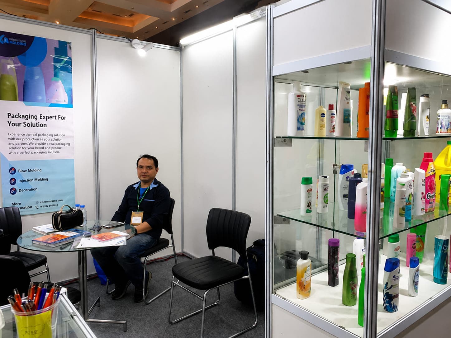 Booth International Molding di pameran kemasan