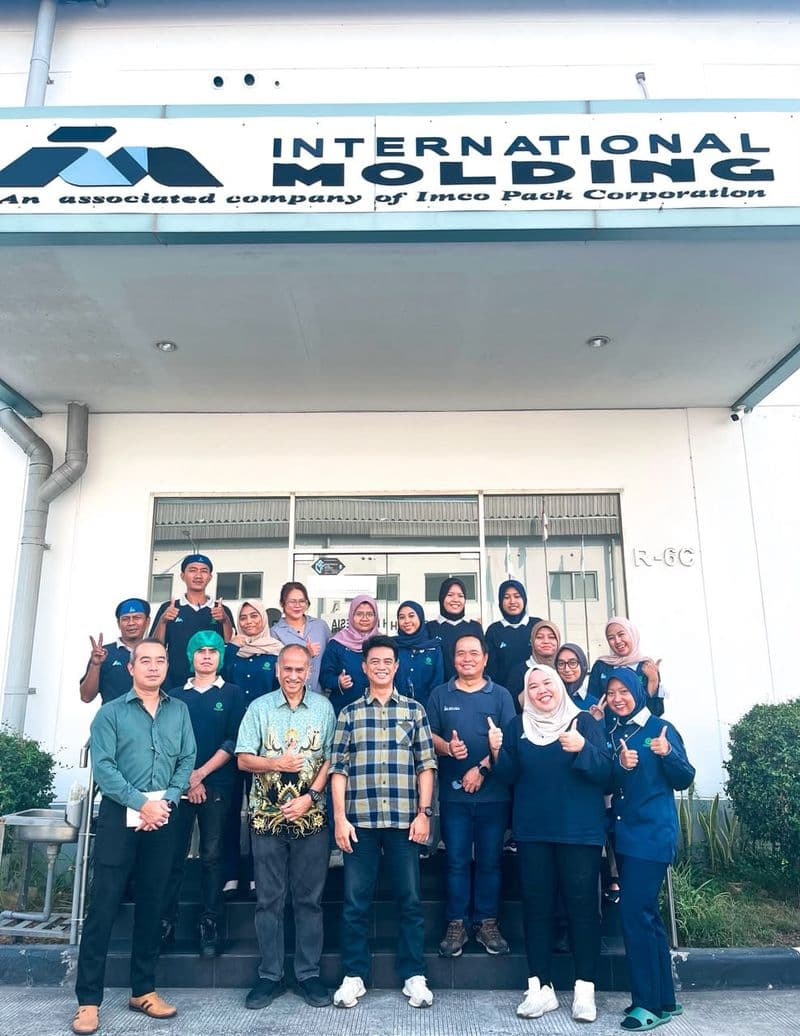 The International Molding team in front of the plant entrance